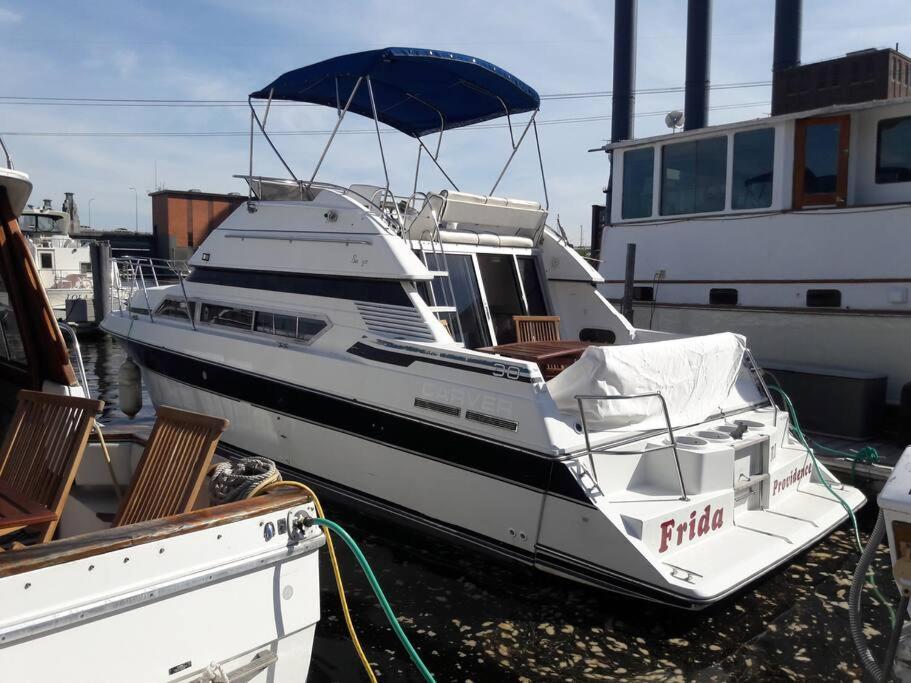 Yacht Stay Providence Marina Экстерьер фото