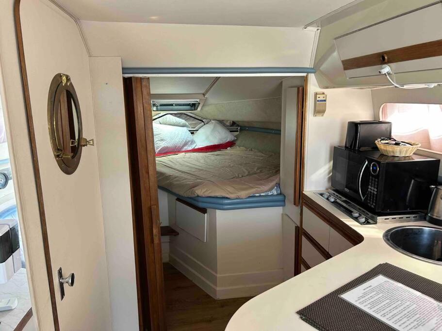 Yacht Stay Providence Marina Экстерьер фото