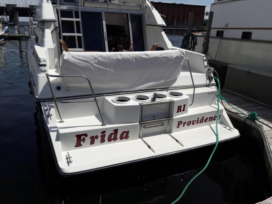 Yacht Stay Providence Marina Экстерьер фото