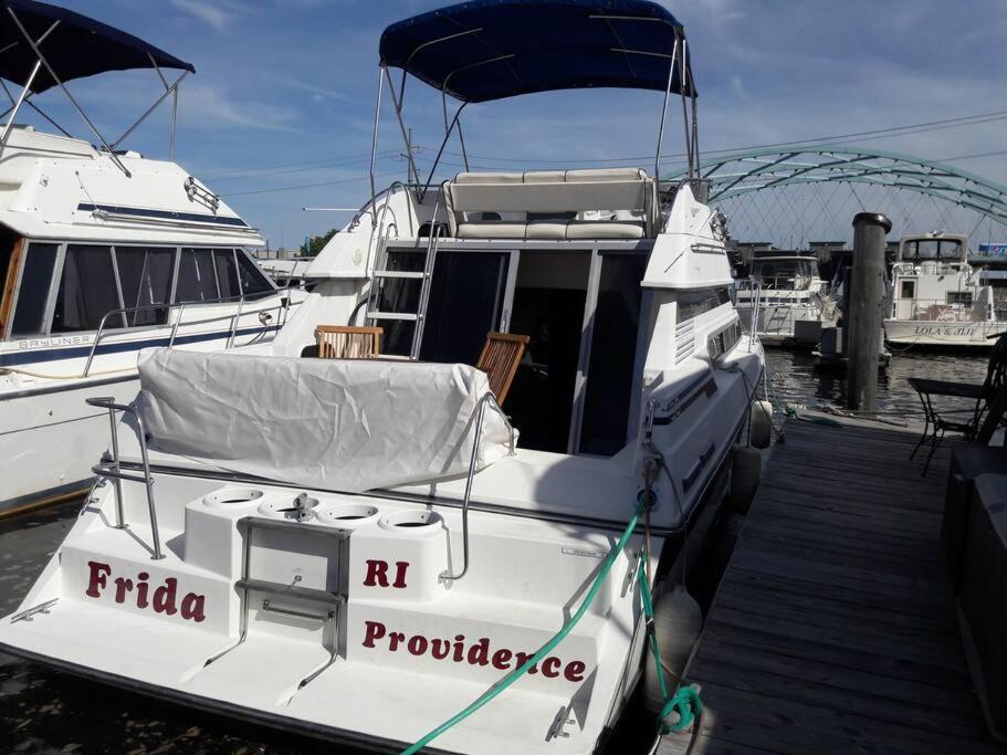 Yacht Stay Providence Marina Экстерьер фото